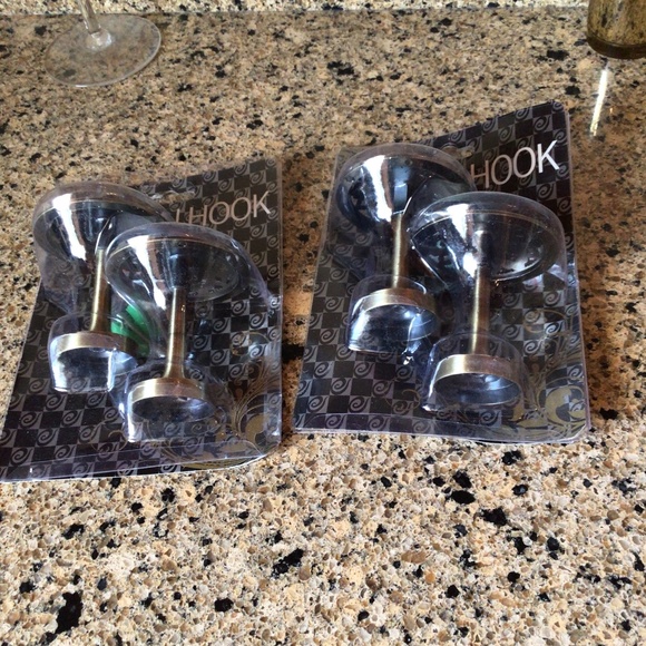 2pairs of Antique Brass Embellished Curtain Hooks - Picture 3 of 7